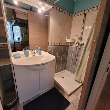 Holiday home Ravissante Petite Maison Avec Jacuzzi Villeneuve-les-Avignon