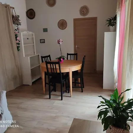 Ravissante Petite Maison Avec Jacuzzi Holiday home Villeneuve-les-Avignon