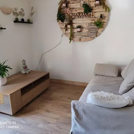Holiday home Ravissante Petite Maison Avec Jacuzzi Villeneuve-les-Avignon