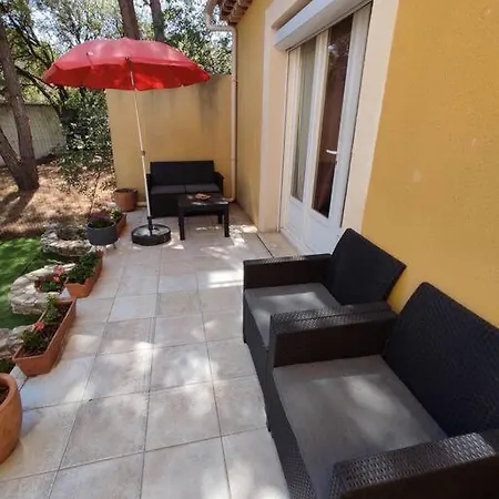 Holiday home Ravissante Petite Maison Avec Jacuzzi *