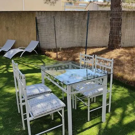 Holiday home Ravissante Petite Maison Avec Jacuzzi Villeneuve-les-Avignon
